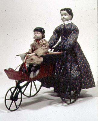 31:Walking doll with carriage à 