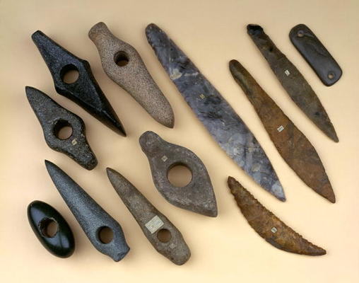 Collection of Neolithic to early Bronze Age weapon heads including a Danish flint leaf-shaped dagger à 