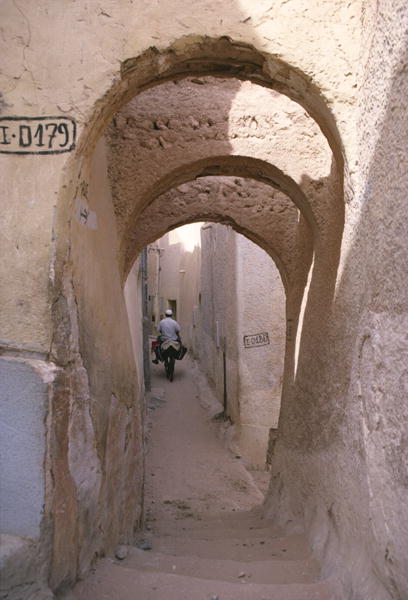 A street in the kasbah (photo)  à 