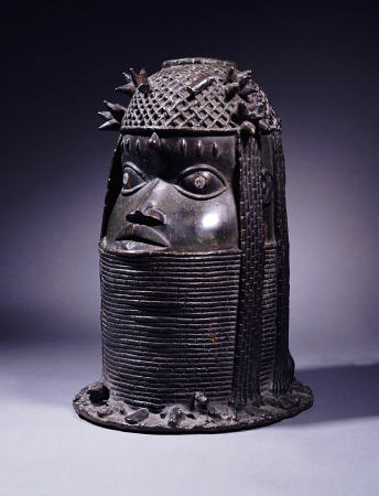 A Benin Bronze Head, C à 
