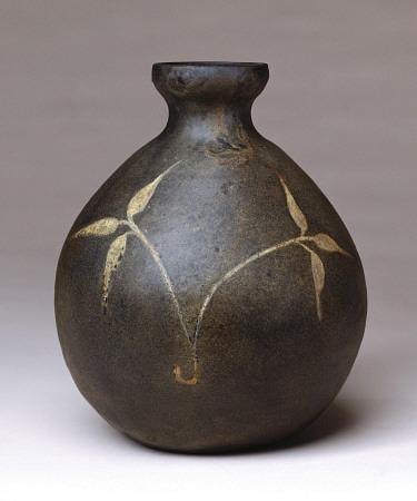 A Black-Glazed Vase à 