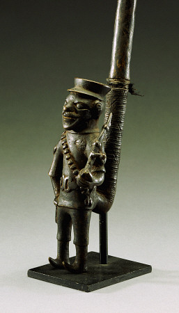 A Cameroon Brass Pipe, Of Bamun Style Depicting A Bearded German Soldier à 