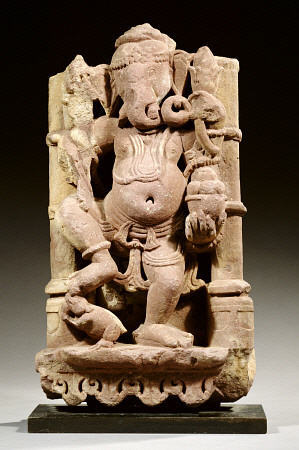 A Central Indian, Rajasthan, Red Sandstone Figure Of Ganesha Standing With His Right Leg On His Vehi à 