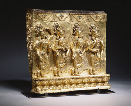 A Central Tibetan, Densatil Monastery, Gilt Bronze Plaque,With Four Dancing Female Figures, Circa 14 à 