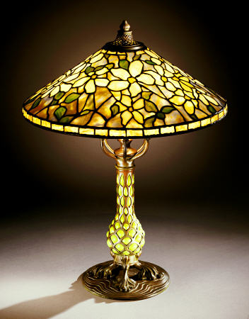 A ''Clematis'' Leaded Glass, Blown Glass And Bronze Table Lamp By Tiffany Studios à 