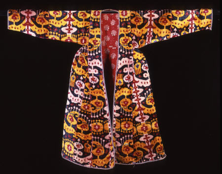 A Coat Of Silk Velvet Ikat,  Woven With Rams horns And Combed Motifs Against A Deep Green Ground, 18 à 