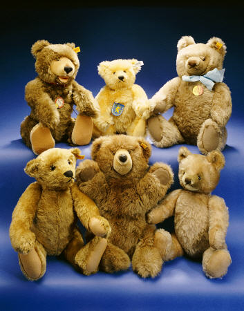 A Collection Of Steiff Teddy Bears à 