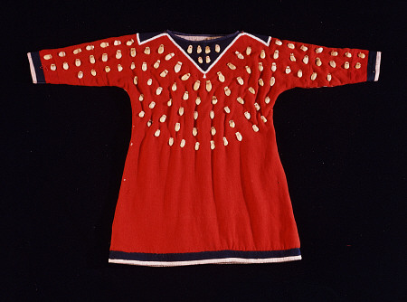 A Crow Cloth Child''s Dress In Red Wool Decorated With Elk Teeth à 