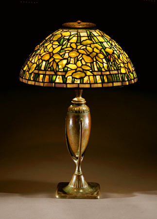 A ''Daffodil'' Leaded Glass And Bronze Table Lamp By Tiffany Studios à 