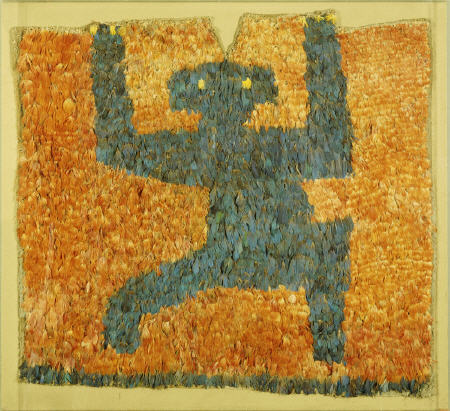 A Fine And Rare Nasca Feathered Panel, With The Figure Of A Monkey à 