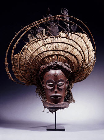 A Fine Chokwe Mask à 