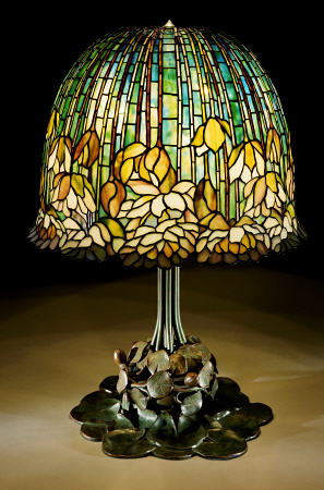 A Fine & Important ''Pond Lily'' Leaded Glass & Bronze Table Lamp à 