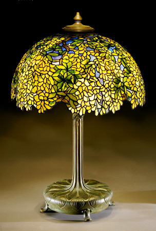 A Fine ''Laburnum'' Leaded Glass And Bronze Table Lamp à 