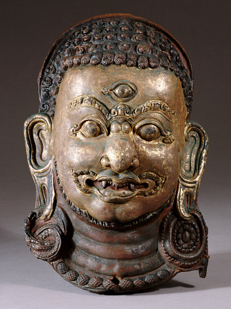 A Fine Nepalese Copper Repousse Mask Of Bhairava, 17th Century à 