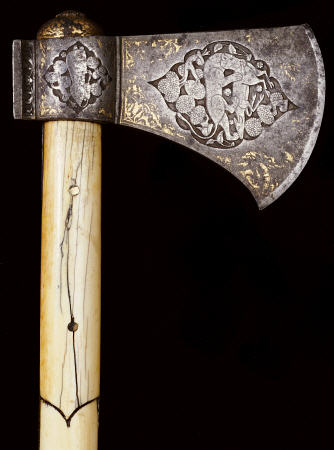 A Fine Persian Engraved And Damascened Steel Axe-Head (Tabarzin) With An Ivory Handle à 