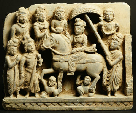 A Gandhara Style Green Steatite Relief Panel Depicting The Great Departure, Siddhartha Wearing Princ à 