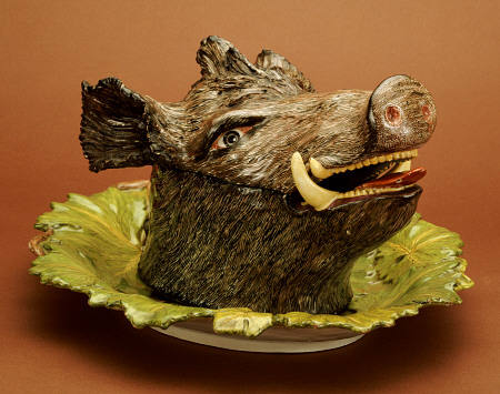 A German Faience Boar''s Head Tureen Cover And Stand, Probably Strasbourg, Circa 1750 à 