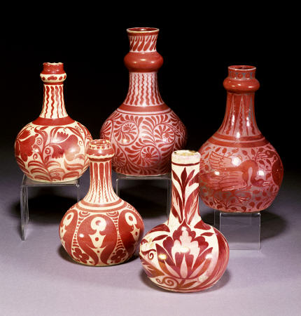 A Group Of Ruby Lustre Vases By William De Morgan (1839-1917) à 