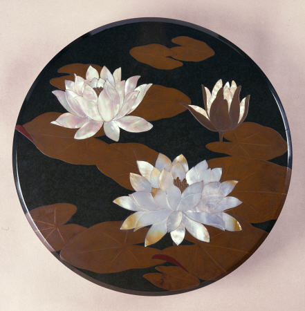 A Large Circular Lacquer Box And Cover Decorated In Iroe Hiramakie, Ishime-Ji And Stained Mother Of à 