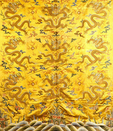 A Large Panel Of Golden Yellow Silk Satin Woven In Coloured Silks & Gilt Threads With Nine Dragons C à 