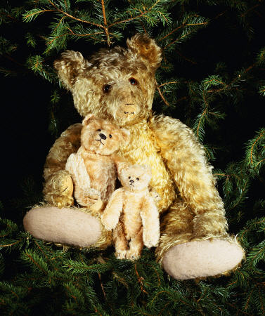 A Large Steiff Golden Curley Plush Covered Teddy Bear In A Christmas Tree With His "Inseparable Frie à 