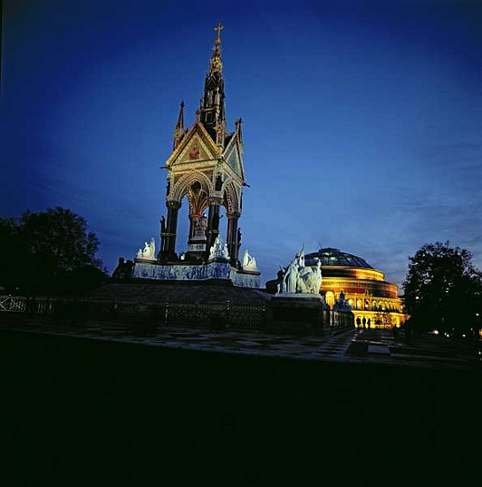 Albert Memorial with Royal Albert Hall in the Background à 