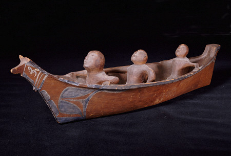 A Makah Hunting Canoe Model à 