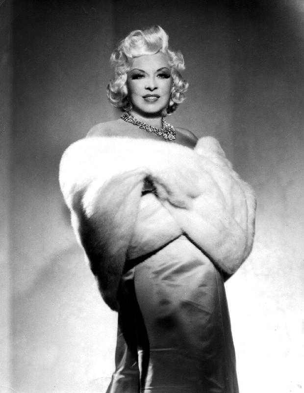 American Actress Mae West with fur stole à 
