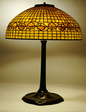 An ''Acorn'' Leaded Glass And Bronze Table Lamp,  Tiffany Studios à 