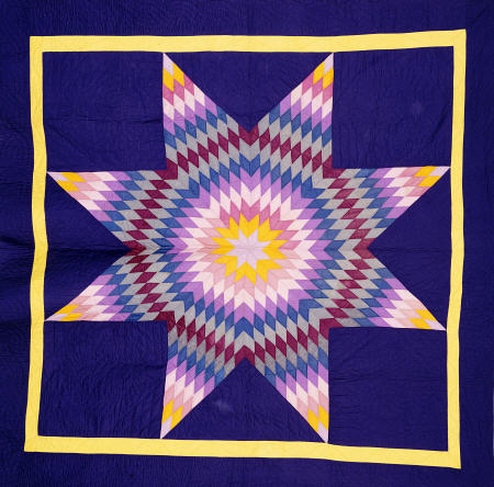 An Amish Pieced & Quilted Cotton Coverlet Worked In A Multicolored Lone Star On A Navy Background à 