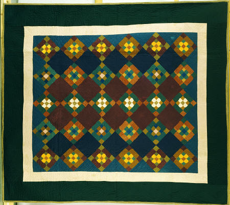 An Amish Pieced & Quilted Cotton Coverlet Worked In A Variation On The Nine Patch Pattern, à 