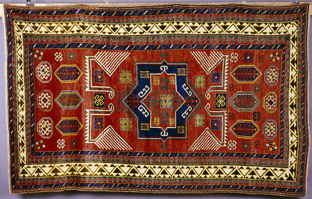 An Antique Kazak Rug à 