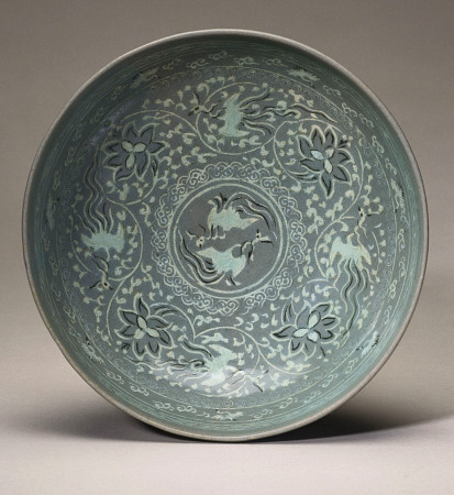 An Inlaid Celadon Bowl à 