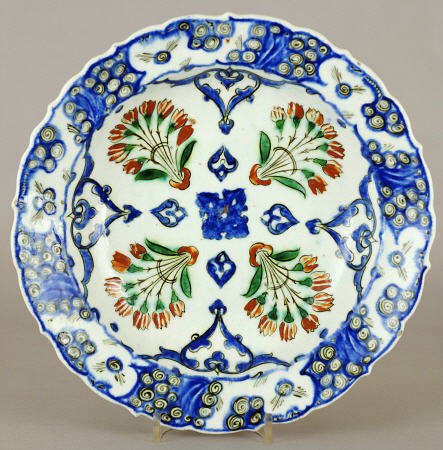 An Iznik Pottery Dish à 