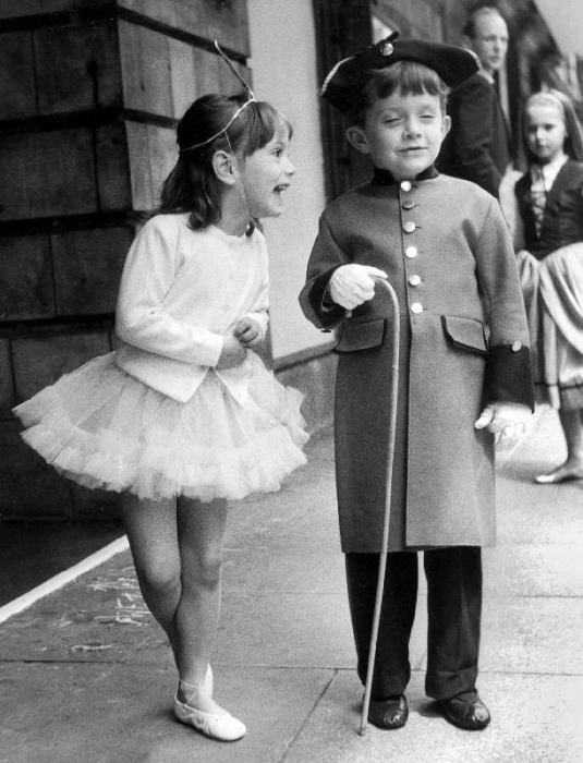 Anna and Anthony the children of Princess Lee Radziwill sister of JackieKennedy here before theatre  à 