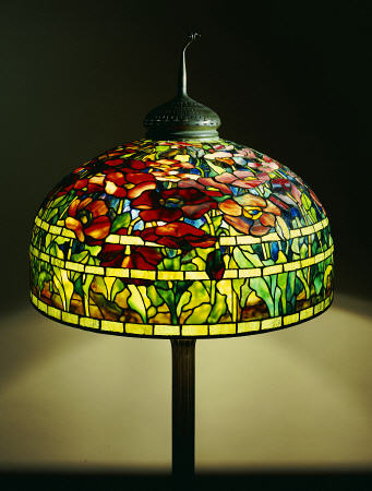 An Oriental Poppy Leaded Glass Floor Lamp By Tiffany Studios à 