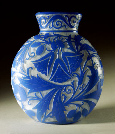 An Overlaid, Etched And Polished Daum Glass Vase à 