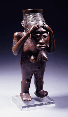 An Unusual Kuba Cup Carved As A Standing Female Figure With Hands Clasping The Forehead à 