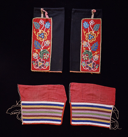 A Pair Of Crow Beaded Cloth Woman''s Leggings And A Pair Of Ojibwa (Chippewa) Beaded Cloth Man''s  L à 