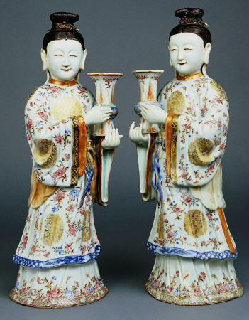 A Pair Of Famille Rose Candle Holders Modelled As Standing Ladies à 