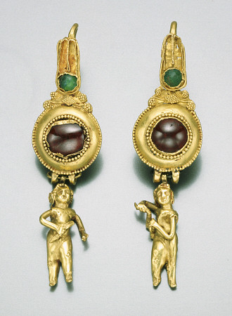 A Pair Of Hellenistic Gold Earrings à 