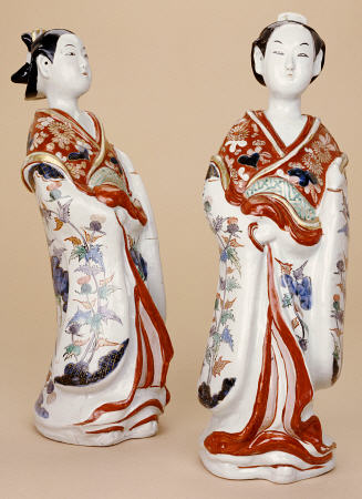 A Pair Of Large Imari Bijin, Vividly Decorated In Iron-Red, Green, Aubergine, Blue, And Black Enamel à 