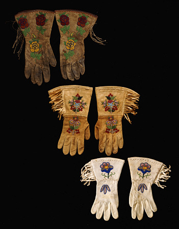 A Pair Of Nez Perce Beaded Hide Gauntlet And  Two Pairs Of Plains Beaded Hide Gauntlets à 