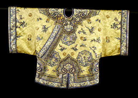 A Pale Yellow Ground Silk Embroidered Jacket à 