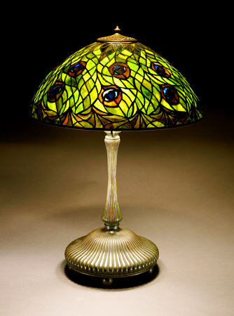 A ''Peacock'' Leaded Glass And Bronze Table Lamp à 