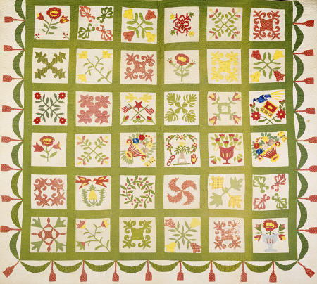 A Pieced And Appliqued Cotton Quilted Coverlet à 