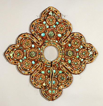 A Rare Tibetan Textile Collar Decorated With Semi-Precious Stones à 