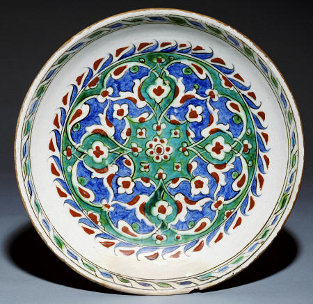 A Rimless Iznik Pottery Dish, C à 