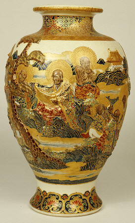 A Satsuma Moulded Baluster Vase Decorated With Various Sages And Scholars à 