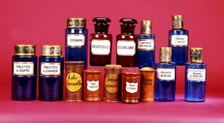 A Selection Of 19th Century Drug Containers à 